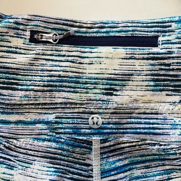 Lululemon Real Quick Tights in Blurry Belle Multi Blue  Women's 4 Ankle Crop 24" - Picture 4 of 15